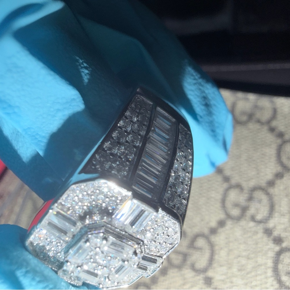 MOISSANITE
solid 925 SILVER 5.00CTW
$ 1300.00 size 12 - Picture 3 of 12